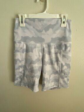 90 degree by Reflex Size M Exercise Shorts  Camouflage